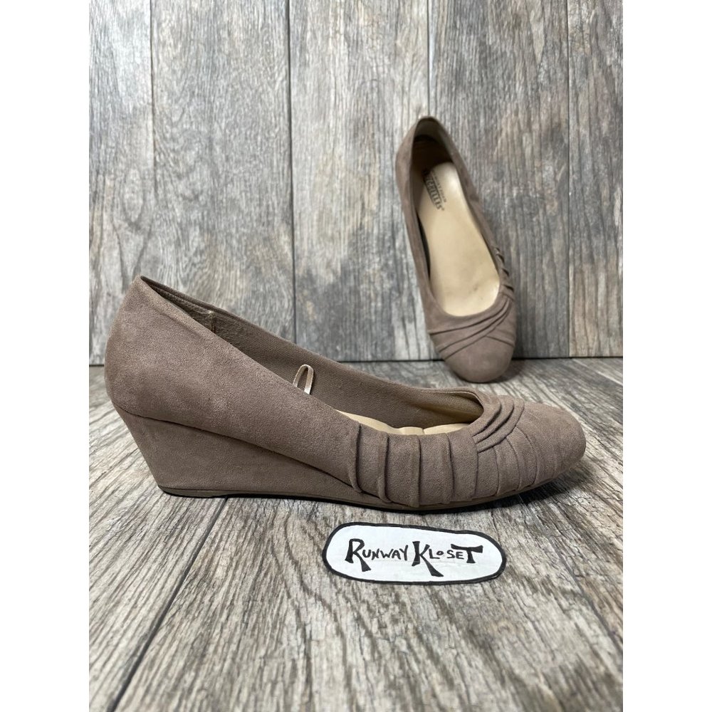 SEYCHELLES SUEDE WEDGE Slip On Taupe Women size 8.5